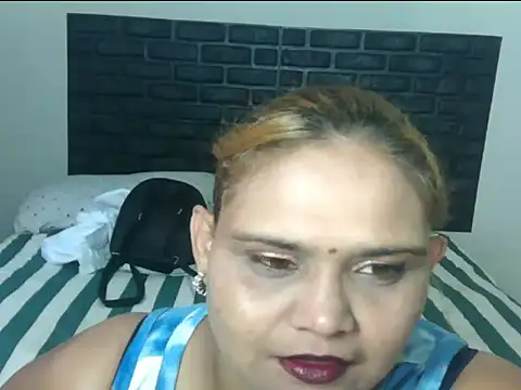 Snapshot of clover_cams1874 chatting on February 4, 7:03 am clover cams1874 online show from February 4, 7:03 am