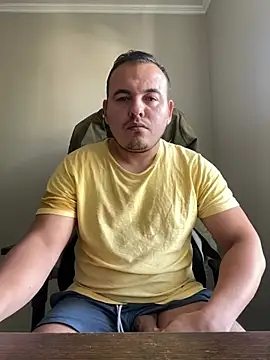 Snapshot of Gusta_bi chatting on February 9, 2:26 pm Gusta bi online show from February 9, 2:26 pm