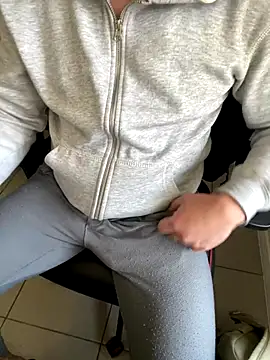 Snapshot of Gusta_bi chatting on September 15, 3:34 pm Gusta bi online show from September 15, 3:34 pm