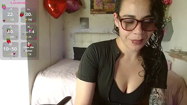 mia velvet1 online show from March 31, 4:09 pm