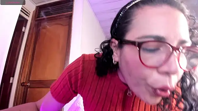 mia velvet1 online show from May 6, 12:53 pm
