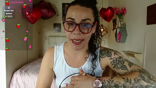 mia velvet1 online show from April 7, 3:25 pm