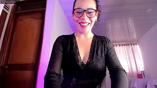 mia velvet1 online show from May 14, 1:30 pm
