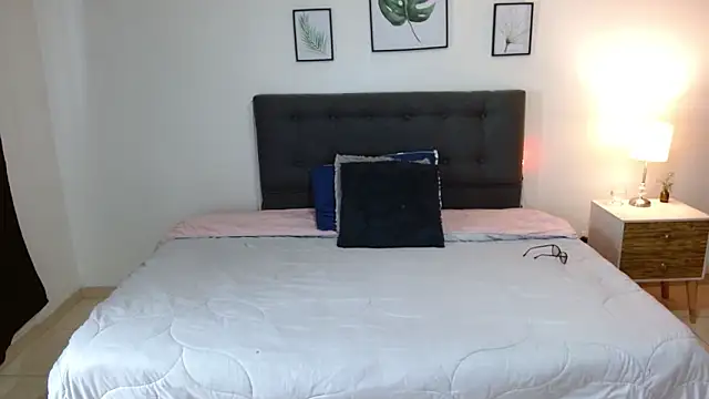 Snapshot of mia_velvet1 chatting on November 26, 2:06 pm mia velvet1 online show from November 26, 2:06 pm