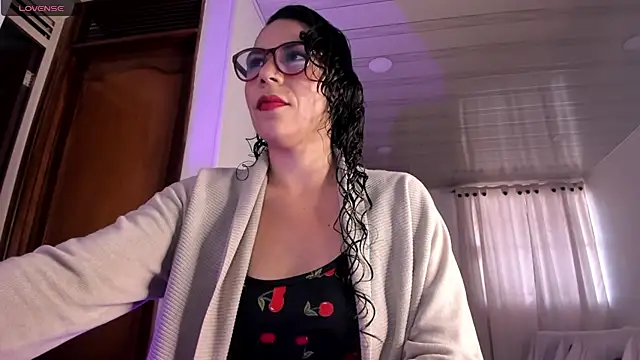 mia velvet1 online show from May 7, 12:41 pm