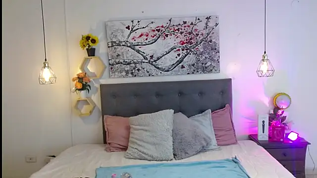 Rose Thompson1 online show from December 5, 1:43 pm