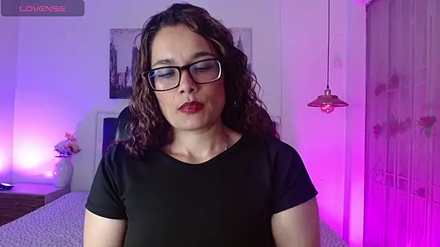 Snapshot of Rose_Thompson1 chatting on May 14, 1:19 pm Rose Thompson1 online show from May 14, 1:19 pm