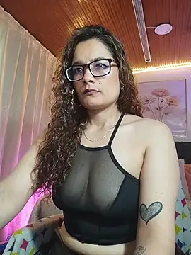 Snapshot of Rose_Thompson1 chatting on June 3, 1:34 pm Rose Thompson1 online show from June 3, 1:34 pm