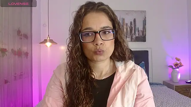 Snapshot of Rose_Thompson1 chatting on May 7, 1:14 pm Rose Thompson1 online show from May 7, 1:14 pm