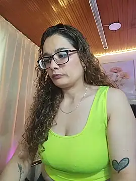 Snapshot of Rose_Thompson1 chatting on June 2, 1:33 pm Rose Thompson1 online show from June 2, 1:33 pm