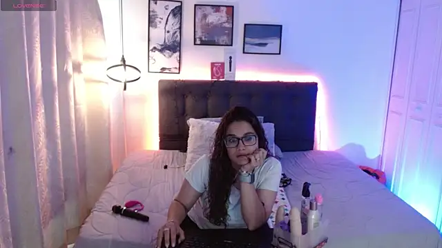 Rose Thompson1 online show from December 3, 2:27 pm