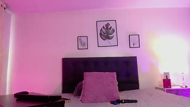 Rose Thompson1 online show from January 31, 7:12 pm