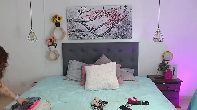 Rose Thompson1 online show from November 26, 1:55 pm