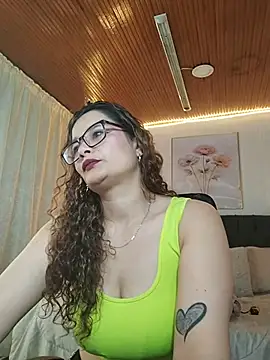 Snapshot of Rose_Thompson1 chatting on July 9, 1:21 pm Rose Thompson1 online show from July 9, 1:21 pm