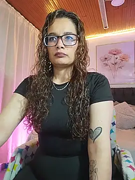 Snapshot of Rose_Thompson1 chatting on May 29, 1:39 pm Rose Thompson1 online show from May 29, 1:39 pm