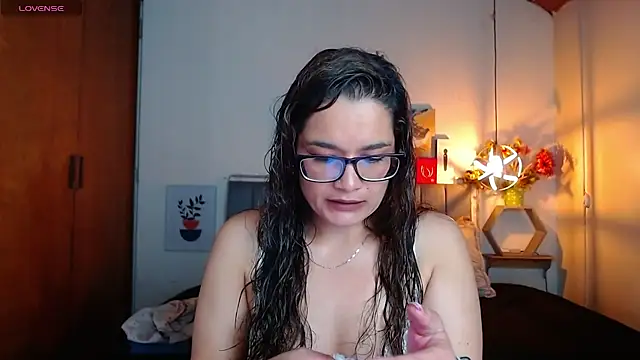 Rose Thompson1 online show from September 9, 1:42 pm
