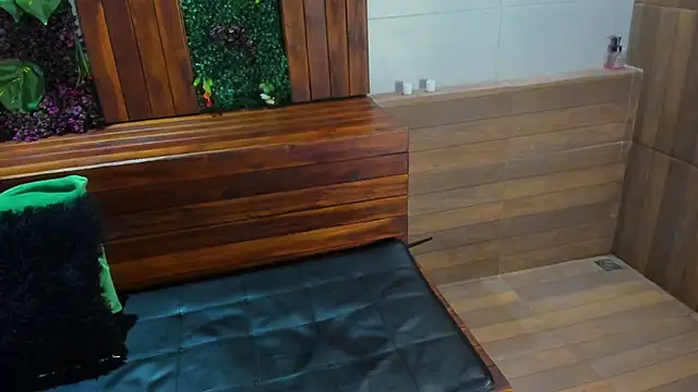 Snapshot of labrinthteasing chatting on March 18, 8:16 pm labrinthteasing online show from March 18, 8:16 pm