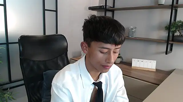 Snapshot of labrinthteasing chatting on March 17, 11:24 pm labrinthteasing online show from March 17, 11:24 pm