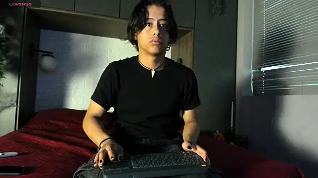 Snapshot of labrinthteasing chatting on October 27, 2:29 pm labrinthteasing online show from October 27, 2:29 pm