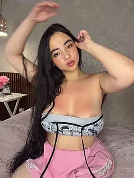 alisonnwalker2025 online show from March 17, 1:03 pm