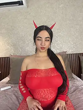 alisonnwalker2025 online show from July 16, 1:19 pm