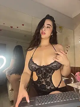 alisonnwalker2025 online show from March 11, 1:05 pm