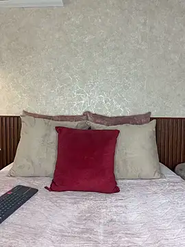 alisonnwalker2025 online show from April 9, 1:17 pm