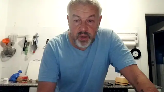 Snapshot of Berg_Boy chatting on October 5, 5:09 am Berg Boy online show from October 5, 5:09 am
