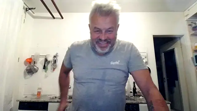 Snapshot of Berg_Boy chatting on September 27, 10:27 pm Berg Boy online show from September 27, 10:27 pm