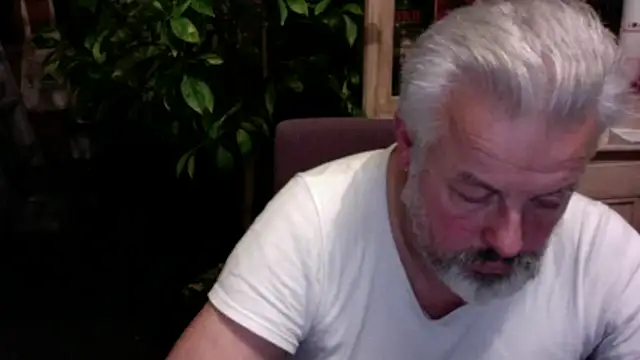 Berg Boy online show from November 21, 1:04 am