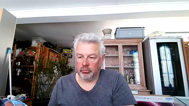 Snapshot of Berg_Boy chatting on March 11, 11:23 am Berg Boy online show from March 11, 11:23 am