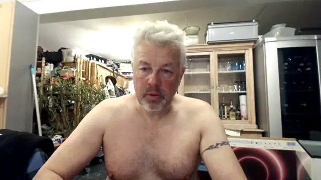 Snapshot of Berg_Boy chatting on March 10, 9:18 pm Berg Boy online show from March 10, 9:18 pm