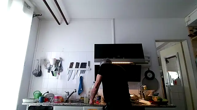 Snapshot of Berg_Boy chatting on February 19, 12:35 pm Berg Boy online show from February 19, 12:35 pm