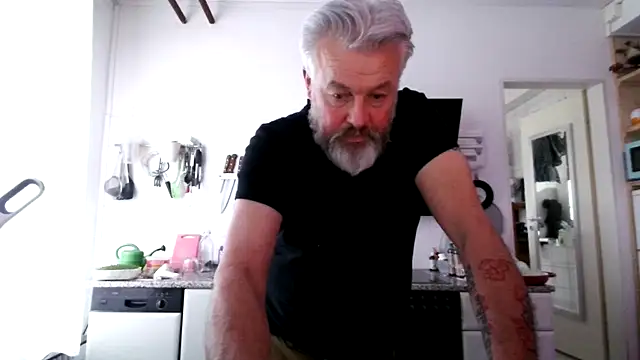 Snapshot of Berg_Boy chatting on February 22, 4:19 pm Berg Boy online show from February 22, 4:19 pm