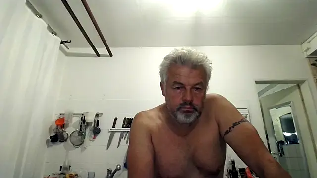 Snapshot of Berg_Boy chatting on September 18, 9:18 pm Berg Boy online show from September 18, 9:18 pm