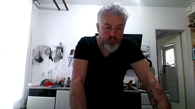 Snapshot of Berg_Boy chatting on February 14, 8:25 am Berg Boy online show from February 14, 8:25 am