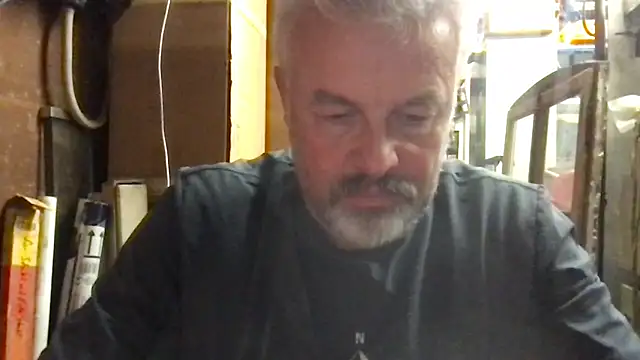 Snapshot of Berg_Boy chatting on October 17, 4:20 pm Berg Boy online show from October 17, 4:20 pm
