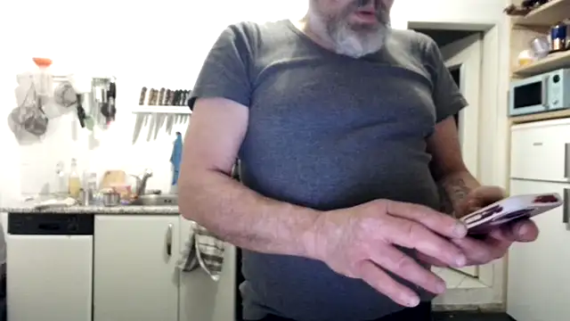 Snapshot of Berg_Boy chatting on January 13, 10:13 pm Berg Boy online show from January 13, 10:13 pm