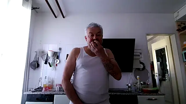 Snapshot of Berg_Boy chatting on February 7, 10:01 am Berg Boy online show from February 7, 10:01 am