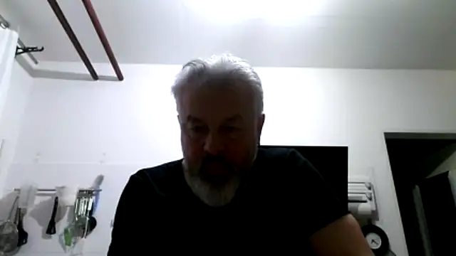 Snapshot of Berg_Boy chatting on February 9, 6:22 am Berg Boy online show from February 9, 6:22 am