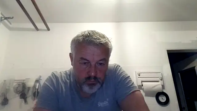 Snapshot of Berg_Boy chatting on October 22, 4:23 am Berg Boy online show from October 22, 4:23 am