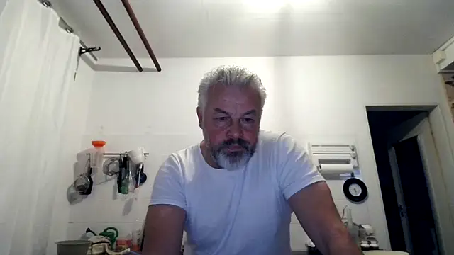 Berg Boy online show from November 7, 4:28 am