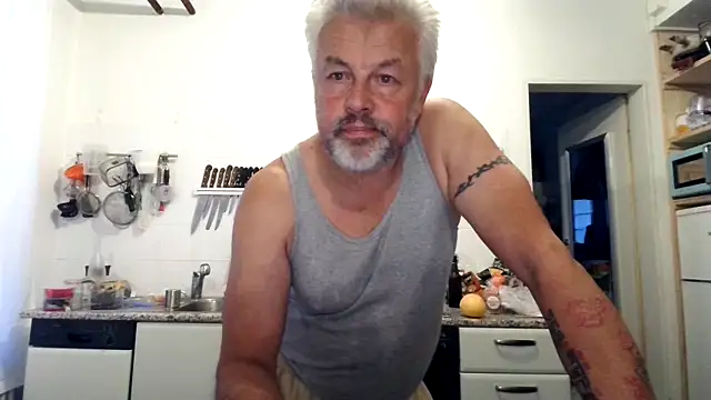 Snapshot of Berg_Boy chatting on September 16, 5:25 pm Berg Boy online show from September 16, 5:25 pm