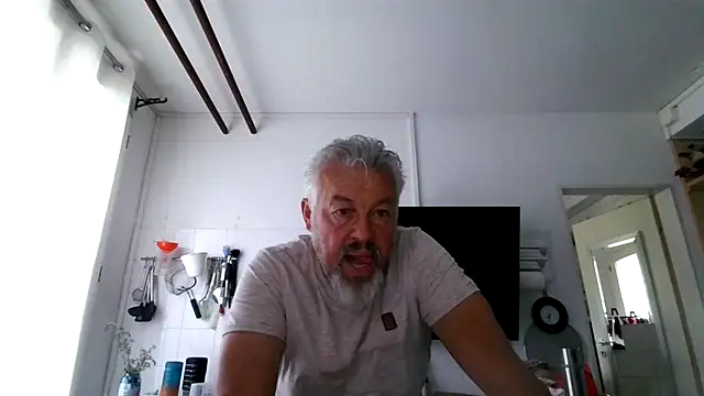 Berg Boy online show from May 9, 5:33 am