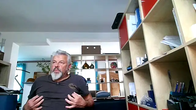 Berg Boy online show from March 31, 8:49 am
