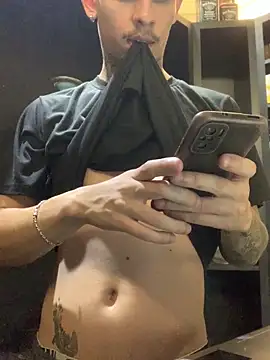 Snapshot of craxybaby chatting on December 17, 9:09 pm craxybaby online show from December 17, 9:09 pm