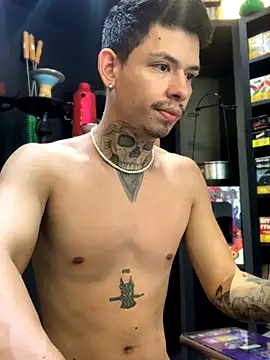 Snapshot of craxybaby chatting on November 1, 11:59 am craxybaby online show from November 1, 11:59 am