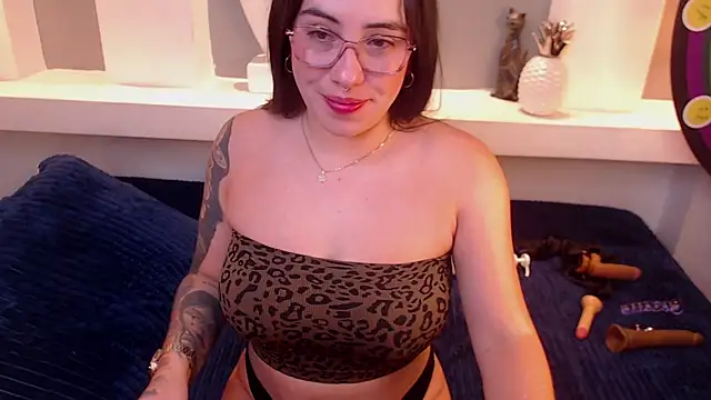 Snapshot of milu_w4llace chatting on December 13, 11:55 pm milu w4llace online show from December 13, 11:55 pm