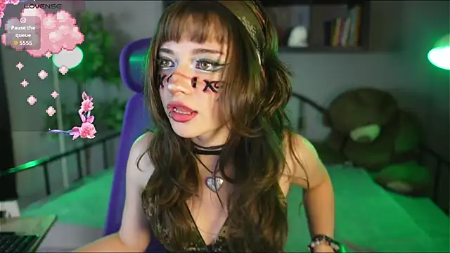 Snapshot of Miyuki_wolf chatting on October 31, 9:22 pm Miyuki wolf online show from October 31, 9:22 pm