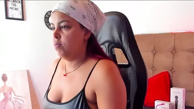 Snapshot of Mehlany_Moretz chatting on December 1, 9:59 pm Mehlany Moretz online show from December 1, 9:59 pm